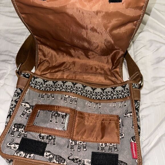 Union Bay Elephant 🐘 Print Crossbody Mini Messenger style bag. - Picture 2 of 8
